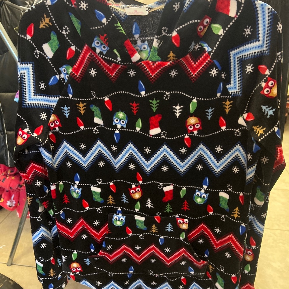 NO BOUNDARIES XMAS TOP MEDIUM